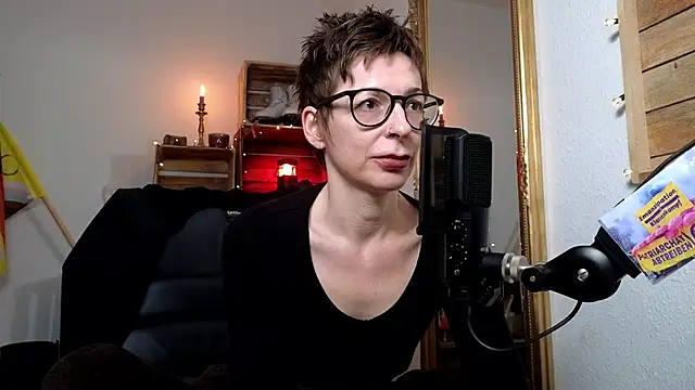 Snapshot of Antifistin chatting on October 18, 2025, 5:03 pm Antifistin online show from October 18, 2025, 5:03 pm