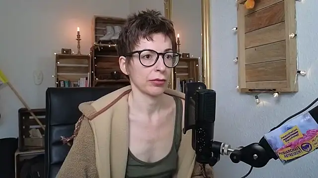 Snapshot of Antifistin chatting on November 8, 2025, 11:21 am Antifistin online show from November 8, 2025, 11:21 am