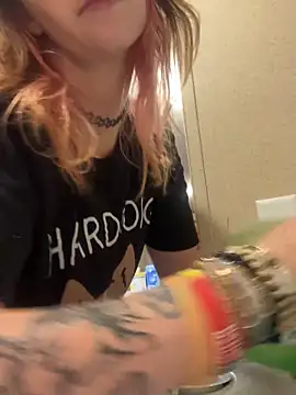 Snapshot of Mustbethemoney1234 chatting on October 22, 2025, 6:13 am Mustbethemoney1234 online show from October 22, 2025, 6:13 am