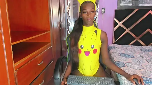 Snapshot of Kimberlyn_Black chatting on October 23, 2025, 12:32 am Kimberlyn Black online show from October 23, 2025, 12:32 am