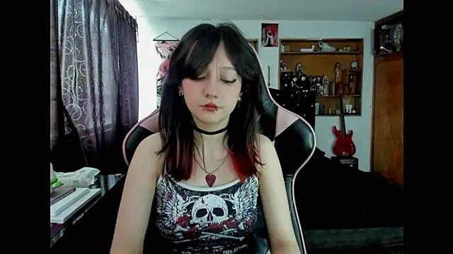 Maki Zein  online show from December 16, 2025, 6:46 pm