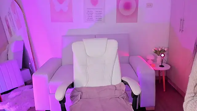 EmilyCutee   online show from November 30, 2025, 10:47 pm