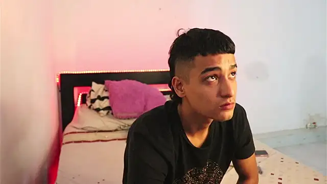 Snapshot of AnyRUSSO chatting on December 1, 2025, 10:59 pm AnyRUSSO online show from December 1, 2025, 10:59 pm