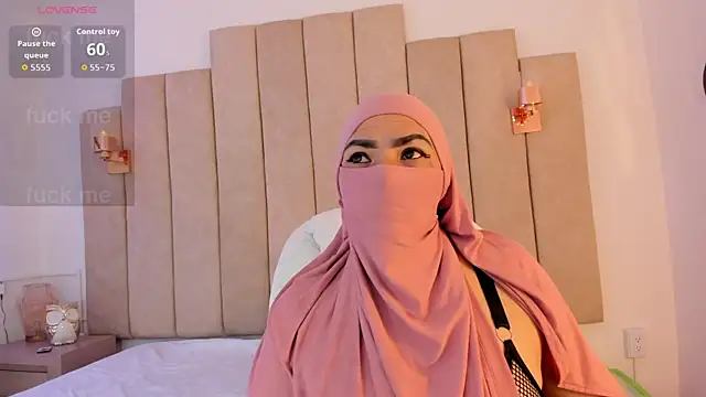  naylaa  online show from November 30, 2025, 4:05 am