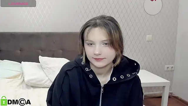 Snapshot of SofiMuse chatting on October 10, 2025, 6:56 am SofiMuse online show from October 10, 2025, 6:56 am