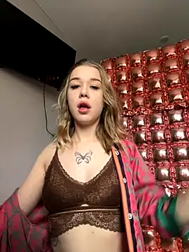 Snapshot of AngellnSilk chatting on October 26, 2025, 6:52 am AngellnSilk online show from October 26, 2025, 6:52 am