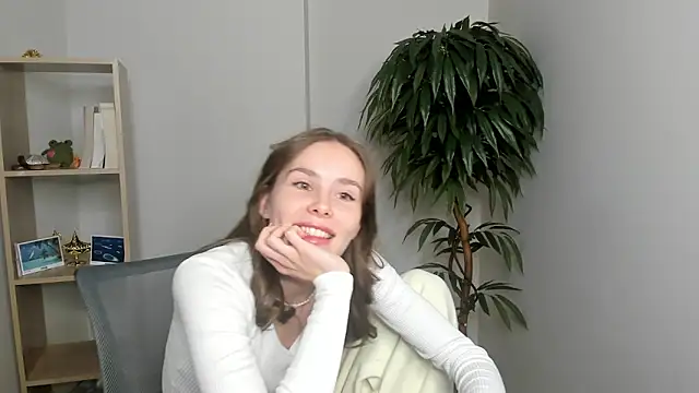 Snapshot of MonetLeitman chatting on October 11, 2025, 5:39 am MonetLeitman online show from October 11, 2025, 5:39 am