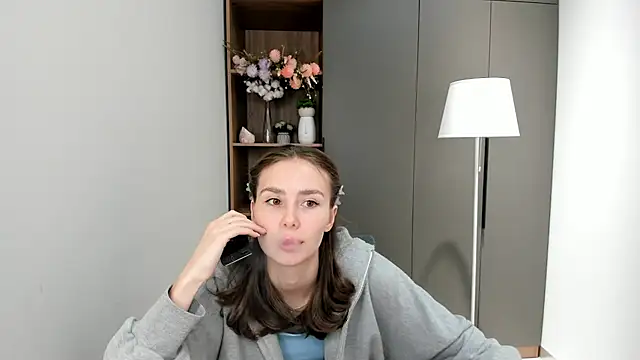 Snapshot of MonetLeitman chatting on October 12, 2025, 2:10 am MonetLeitman online show from October 12, 2025, 2:10 am