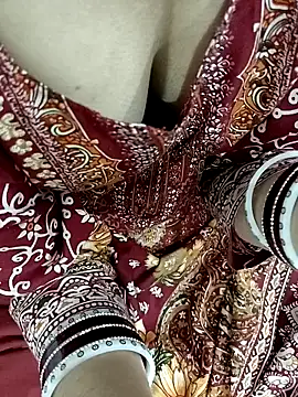 Snapshot of HOT-CPL-11 chatting on November 24, 2025, 5:56 pm HOT-CPL-11 online show from November 24, 2025, 5:56 pm