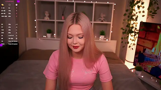 KaryTasch online show from November 6, 2025, 7:59 pm