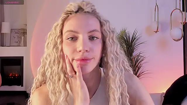 Snapshot of mia_silkk chatting on October 22, 2025, 6:24 am mia silkk online show from October 22, 2025, 6:24 am