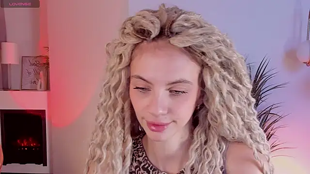 Snapshot of mia_silkk chatting on October 27, 2025, 6:28 am mia silkk online show from October 27, 2025, 6:28 am