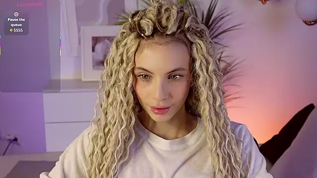 Snapshot of mia_silkk chatting on November 6, 2025, 6:25 am mia silkk online show from November 6, 2025, 6:25 am