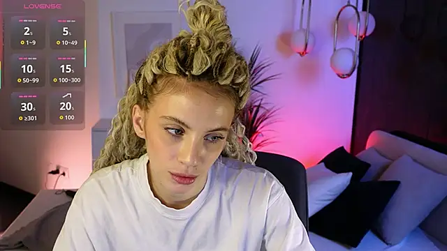 Snapshot of mia_silkk chatting on November 7, 2025, 6:24 am mia silkk online show from November 7, 2025, 6:24 am