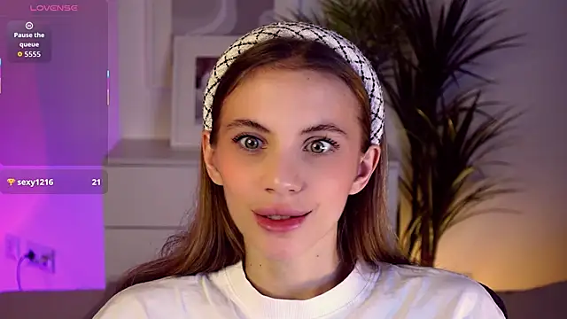 Snapshot of mia_silkk chatting on November 14, 2025, 6:23 am mia silkk online show from November 14, 2025, 6:23 am