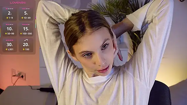 Snapshot of mia_silkk chatting on November 17, 2025, 6:08 am mia silkk online show from November 17, 2025, 6:08 am