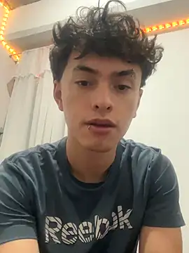 Snapshot of AlessiaLuxx chatting on November 30, 2025, 12:14 am AlessiaLuxx online show from November 30, 2025, 12:14 am