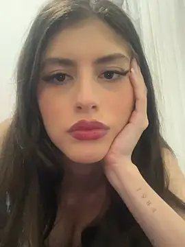 AlessiaLuxx online show from April 27, 2026, 11:25 pm