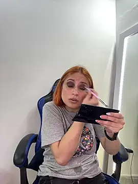 Snapshot of Adeline_1 chatting on November 12, 2025, 9:25 pm Adeline 1 online show from November 12, 2025, 9:25 pm