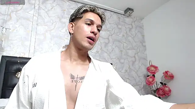 MathiasTaylorr online show from October 25, 2025, 3:58 am