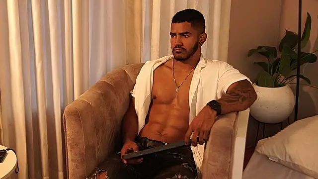 Snapshot of Reik_Vonn chatting on October 16, 2025, 12:17 pm Reik Vonn online show from October 16, 2025, 12:17 pm