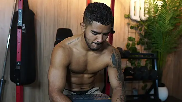 Snapshot of Reik_Vonn chatting on November 14, 2025, 12:26 pm Reik Vonn online show from November 14, 2025, 12:26 pm