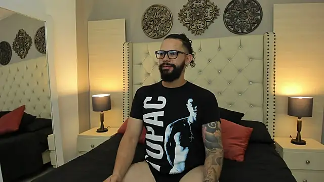 Snapshot of AlukardBig chatting on October 18, 2025, 9:04 pm AlukardBig online show from October 18, 2025, 9:04 pm