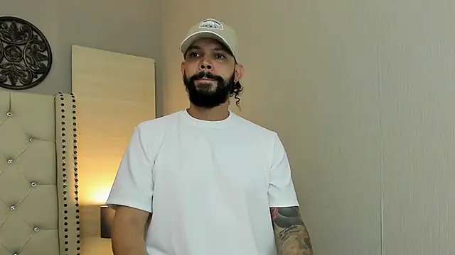 Snapshot of AlukardBig chatting on October 27, 2025, 6:23 pm AlukardBig online show from October 27, 2025, 6:23 pm