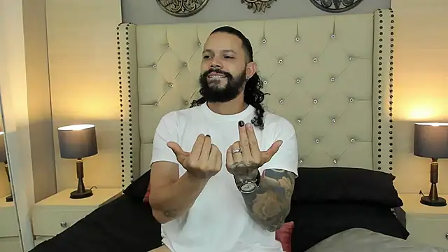 Snapshot of AlukardBig chatting on October 29, 2025, 8:32 pm AlukardBig online show from October 29, 2025, 8:32 pm