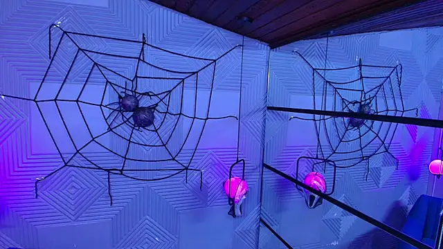 CinnamonHeat online show from October 24, 2025, 11:06 am