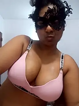 Expose Queen online show from May 15, 2026, 4:58 pm