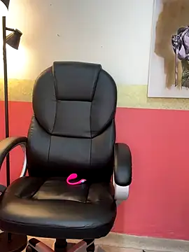 Snapshot of _Isabella_1 chatting on October 13, 2025, 2:33 am Isabella 1 online show from October 13, 2025, 2:33 am