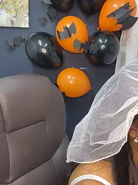 Snapshot of _Isabella_1 chatting on November 1, 2025, 2:35 am Isabella 1 online show from November 1, 2025, 2:35 am