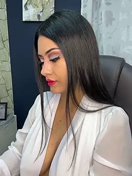 Snapshot of _Isabella_1 chatting on November 4, 2025, 2:32 am Isabella 1 online show from November 4, 2025, 2:32 am