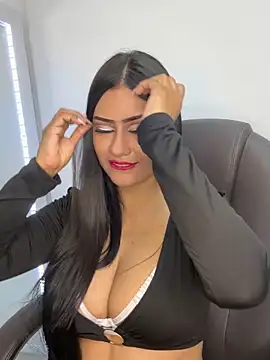 Snapshot of _Isabella_1 chatting on November 14, 2025, 2:32 am Isabella 1 online show from November 14, 2025, 2:32 am