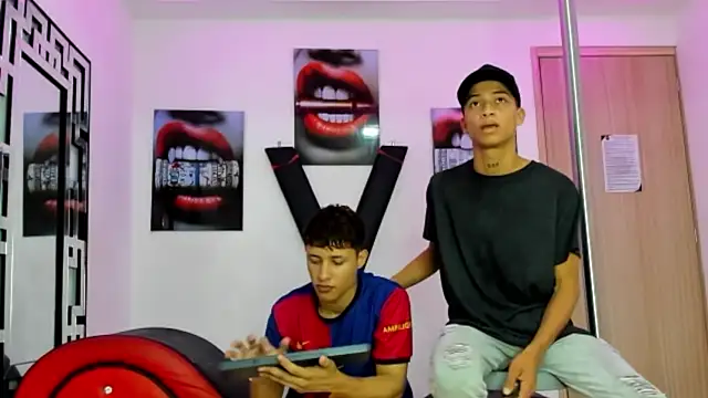 Snapshot of EMPIRE_BOYS1 chatting on November 4, 2025, 1:21 pm EMPIRE BOYS1 online show from November 4, 2025, 1:21 pm