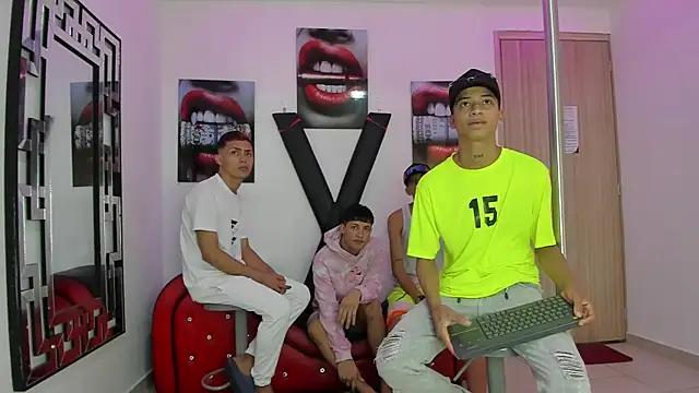 Snapshot of EMPIRE_BOYS1 chatting on November 17, 2025, 7:19 pm EMPIRE BOYS1 online show from November 17, 2025, 7:19 pm