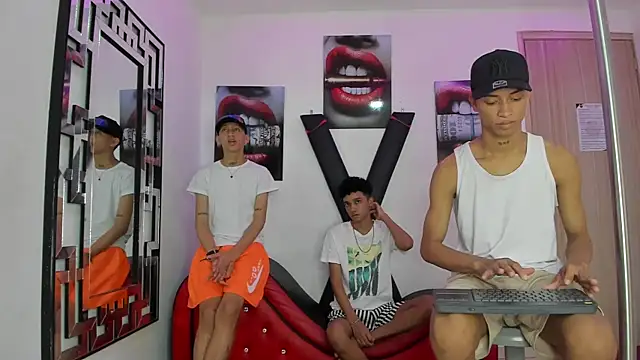 Snapshot of EMPIRE_BOYS1 chatting on November 18, 2025, 7:29 pm EMPIRE BOYS1 online show from November 18, 2025, 7:29 pm