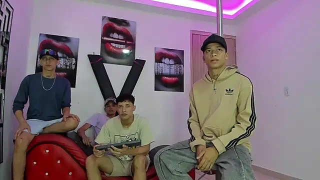 Snapshot of EMPIRE_BOYS1 chatting on November 24, 2025, 7:24 pm EMPIRE BOYS1 online show from November 24, 2025, 7:24 pm