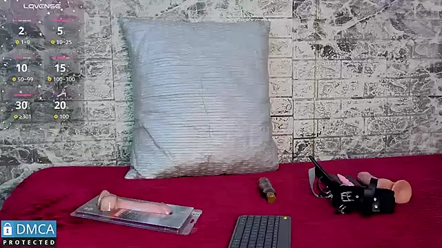 taylorexotic online show from October 25, 2025, 3:14 am