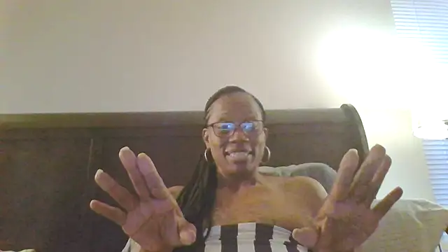 Snapshot of SweetCandy85 chatting on October 12, 2025, 10:20 pm SweetCandy85 online show from October 12, 2025, 10:20 pm