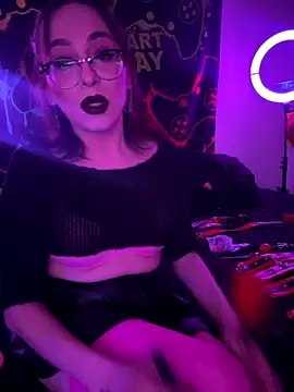 Snapshot of MiniMonroe chatting on November 9, 2025, 9:18 am MiniMonroe online show from November 9, 2025, 9:18 am