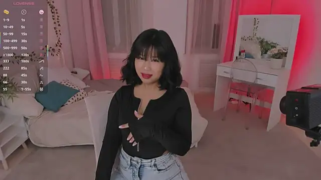 Snapshot of Erika_Kim chatting on October 18, 2025, 6:05 am Erika Kim online show from October 18, 2025, 6:05 am