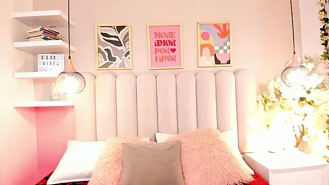 Isabella  gonzalez  online show from January 16, 2026, 3:32 am