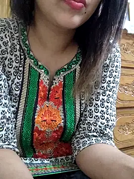 Snapshot of Tanha18 chatting on November 27, 2025, 5:42 am Tanha18 online show from November 27, 2025, 5:42 am