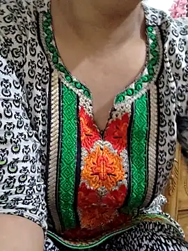 Snapshot of Tanha18 chatting on December 1, 2025, 5:34 am Tanha18 online show from December 1, 2025, 5:34 am