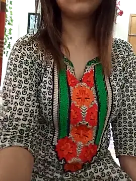 Tanha18 online show from May 19, 2026, 1:56 am