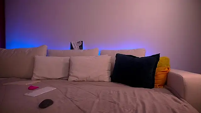  infinitespring  online show from November 10, 2025, 8:13 am