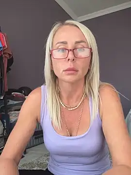 Snapshot of ElenabonyX chatting on October 11, 2025, 12:36 pm ElenabonyX online show from October 11, 2025, 12:36 pm