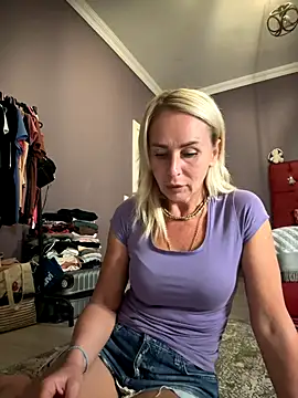 Snapshot of ElenabonyX chatting on October 24, 2025, 6:48 pm ElenabonyX online show from October 24, 2025, 6:48 pm